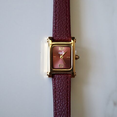 Atene Velvet Watch in Gold and bordeaux